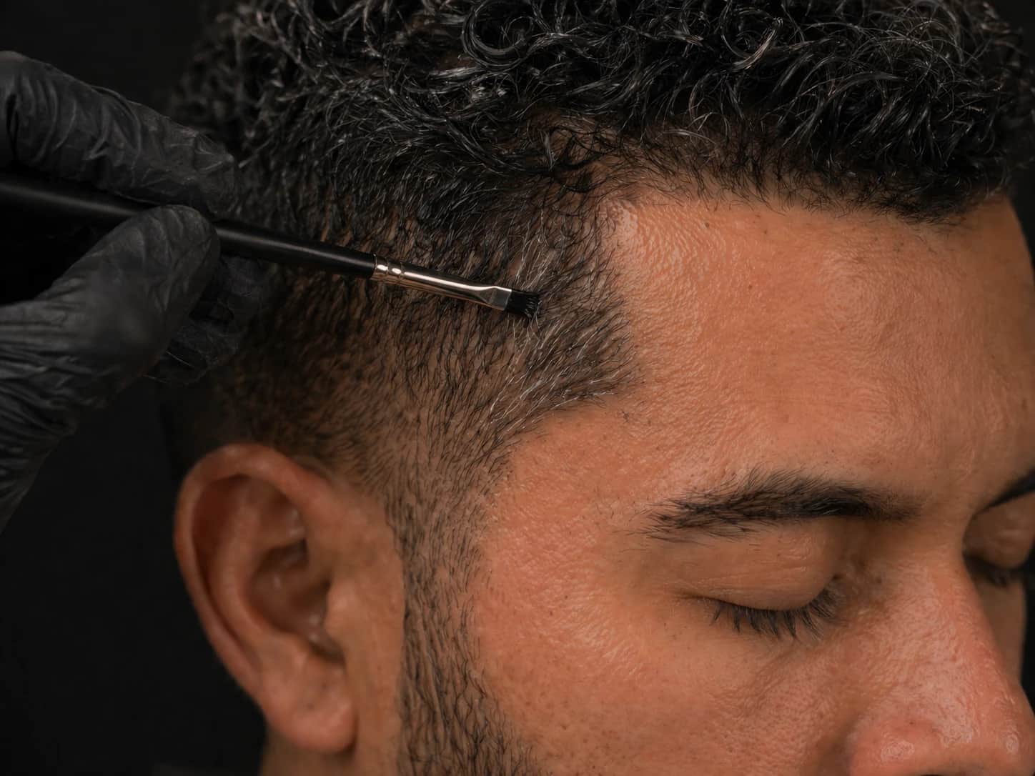 Pigmentação de cabelo e barba masculina na Barbearia Tramontta em Joinville