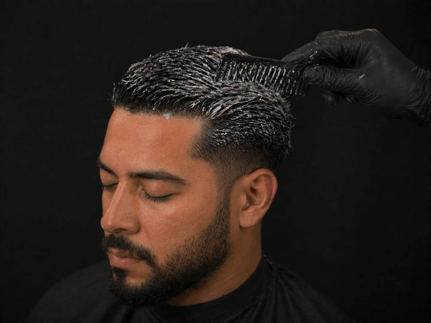 Relaxamento capilar masculino na Barbearia Tramontta em Joinville